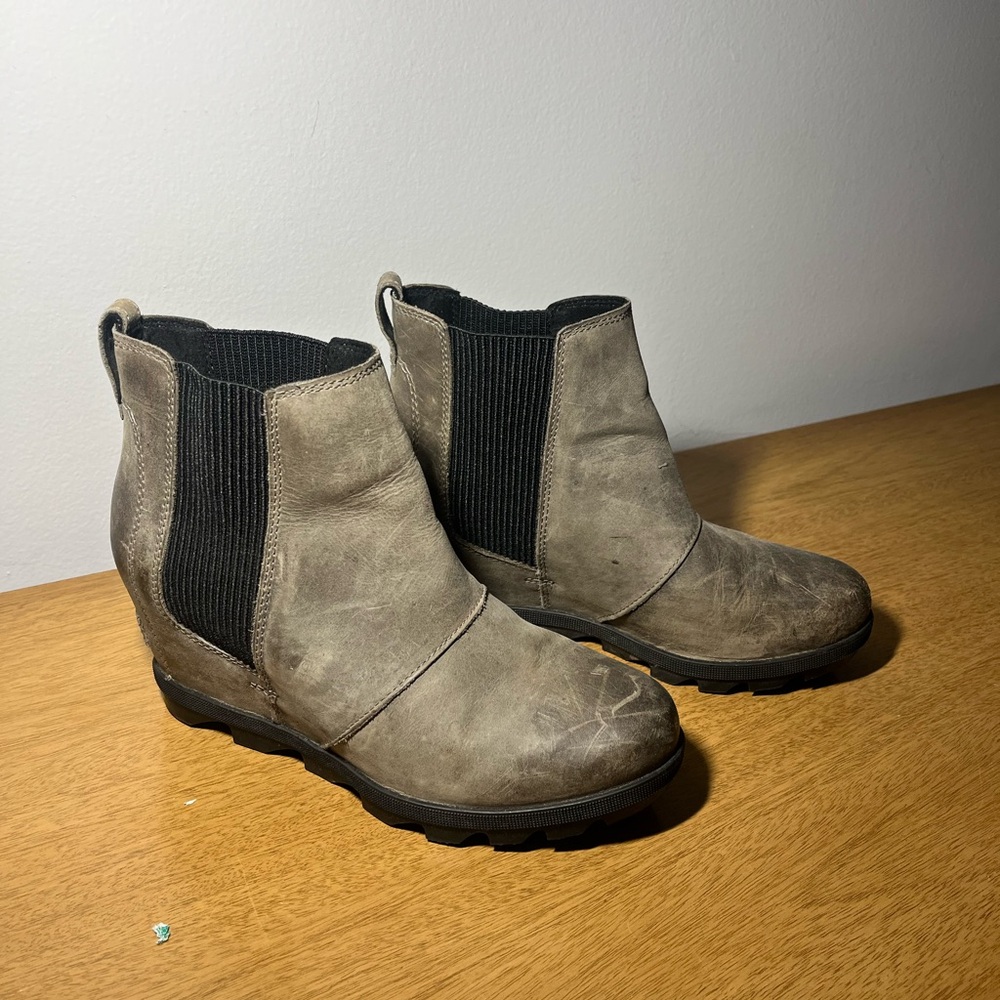 Sorel Women's Gray Ankle Boots size 8.5